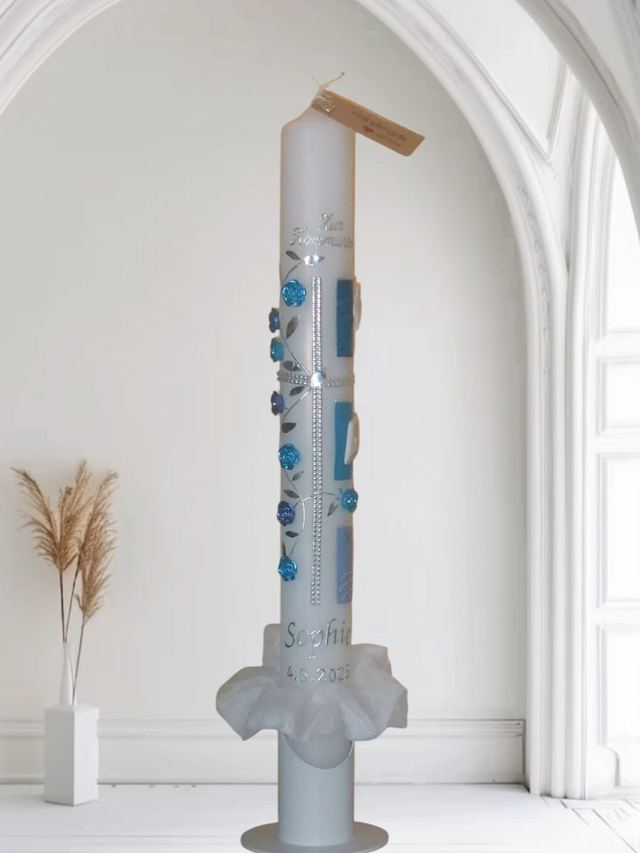Kommunionkerze mit blauen Rosen und Strasskreuz