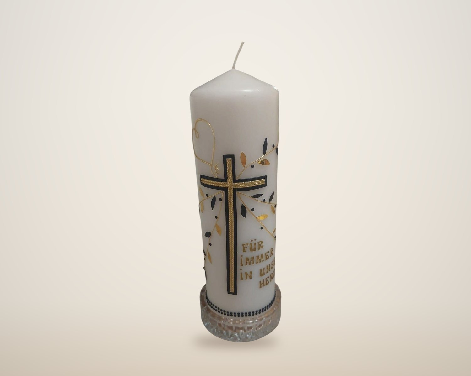 Trauerkerze mit goldenem Kreuz: Für immer in unserem Herzen