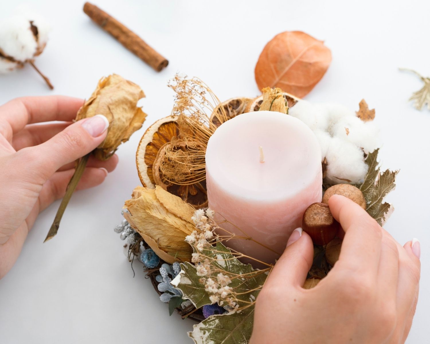 Kerze fur ein Gesteck trapiert